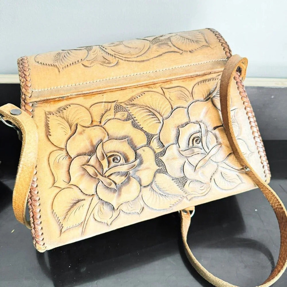 Vintage Leather HandTooled Large Floral Motif Shoulder Bag - Picture 6 of 11